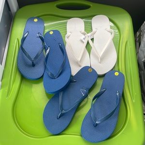 NWT White and navy blue flip flop lot of three summer shoes lot bundle beach